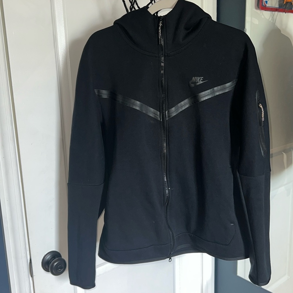 Black Nike Tech